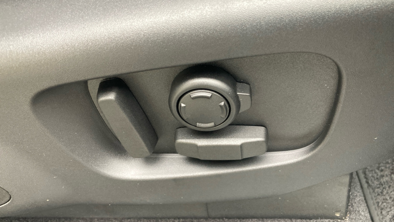 Land Rover Discovery 3.0 D350 Dynamic SE 5dr Auto Diesel Station Wagon